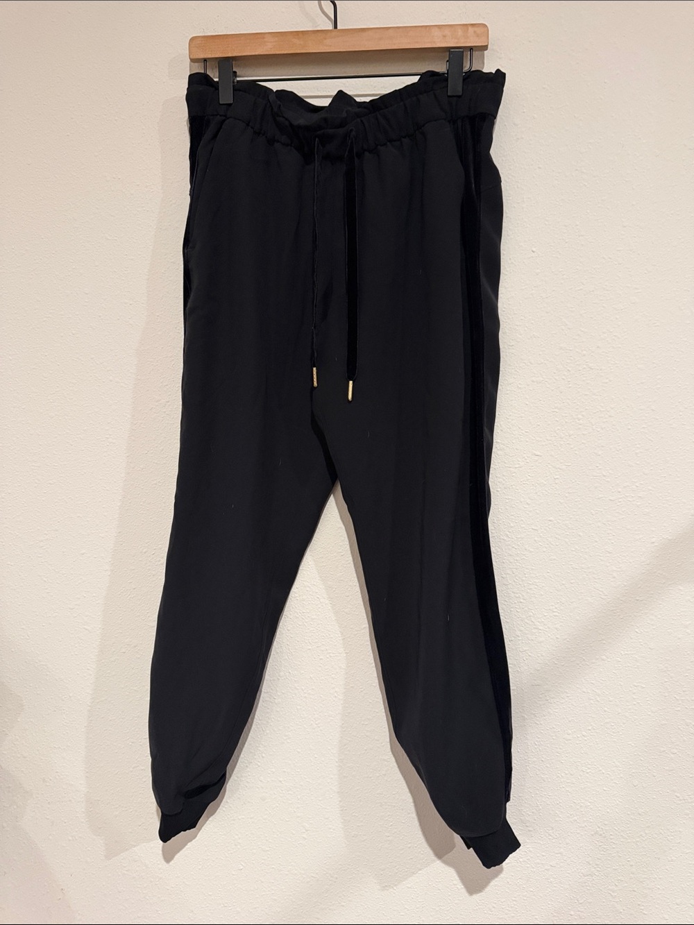 lululemon athletica Black Elastic Waist Jogger Pants - Picture 2 of 8